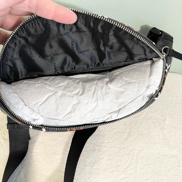 DKNY Women's Black Leather Multi-Functional Crossbody Belt Tilly Sling Bag NWT - Picture 4 of 7